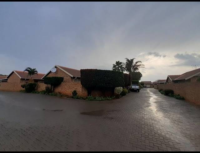 3 BEDROOM TOWNHOUSE FOR SALE IN ANNLIN